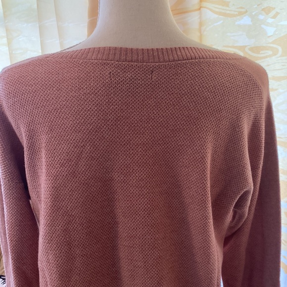 AMERICAN EAGLE 🦅 OUTFITTERS DUSTY ROSE SWEATER SIZE MEDIUM - Picture 3 of 4